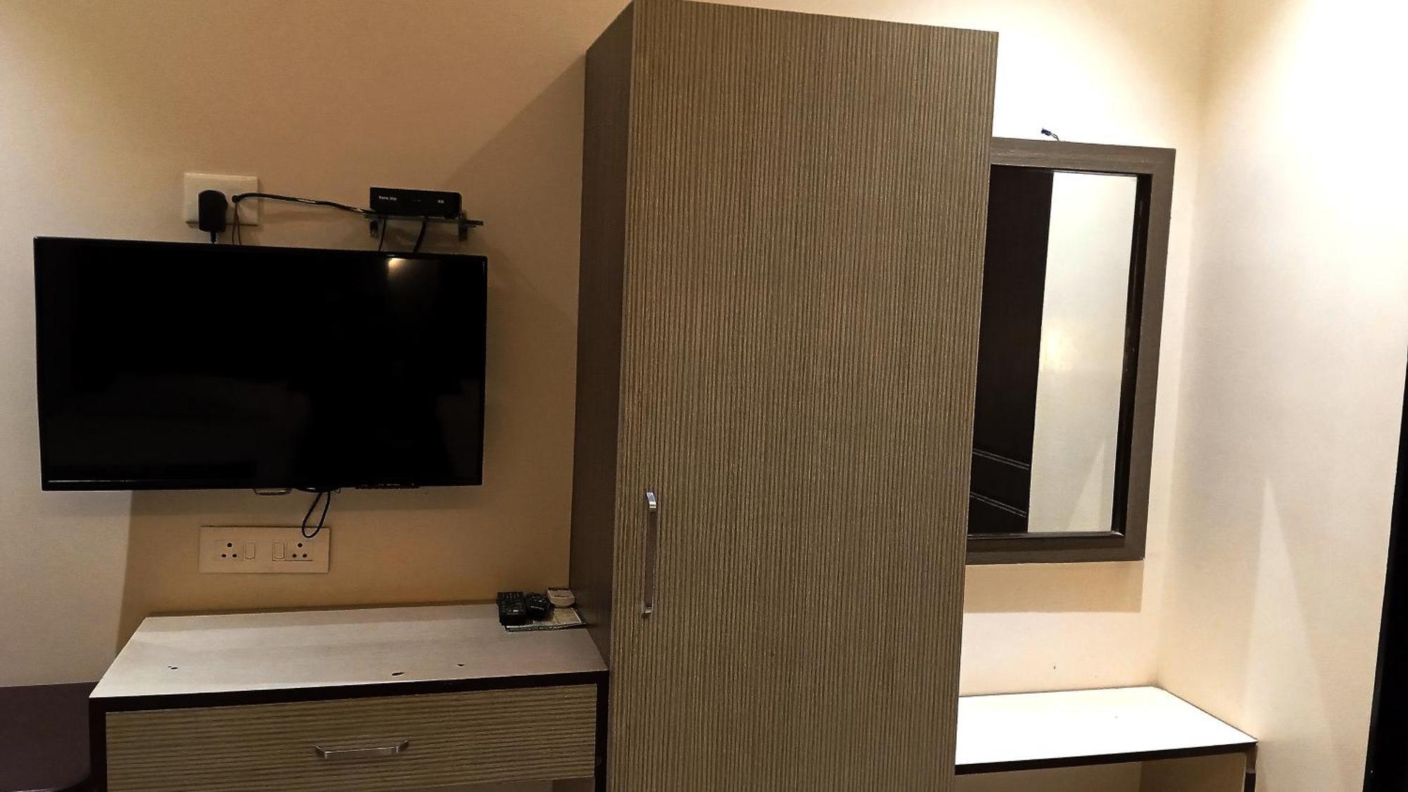 Hotel Ramniwas Jalgaon ภายนอก รูปภาพ